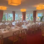 西蒙兰德盖斯涛夫酒店 Waldrach